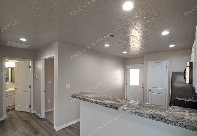 Building Photo - 2031 Janeway St