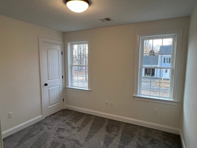 Building Photo - 2 Hummingbird Path