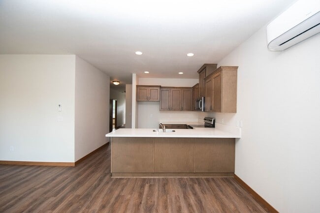 Building Photo - Gorgeous 2BD Duplex in Great Washougal Location! Beautiful Finishes!