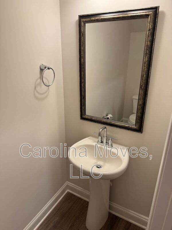 Building Photo - 555 Yellow Fox Rd