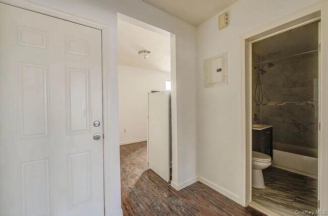 Building Photo - 72-52 Metropolitan Ave