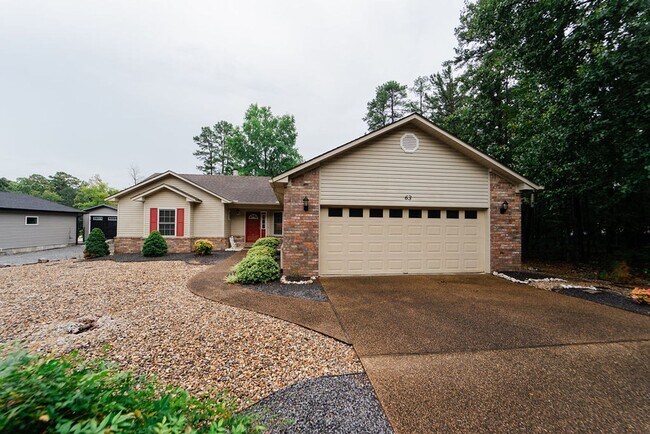 Building Photo - Charming 3 bedroom, 2 bathroom located in the picturesque Hot Springs Village