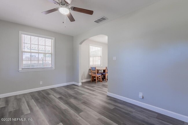 Building Photo - 1358 Hollyhock Cir