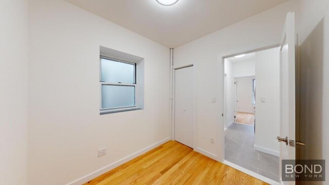 Building Photo - 3 bedroom in NEW YORK NY 10014