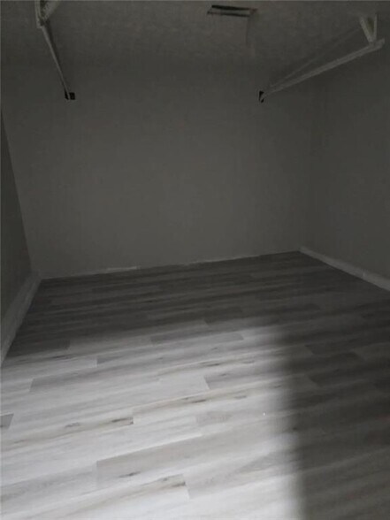 Building Photo - 5644 Singleton Rd