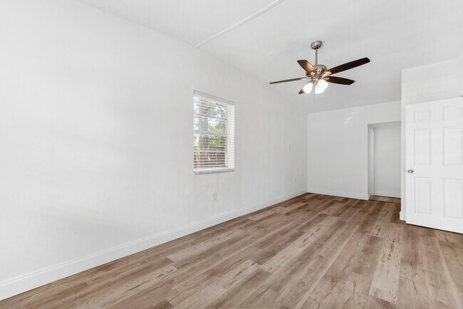 Building Photo - 1134 NW 18th Ave