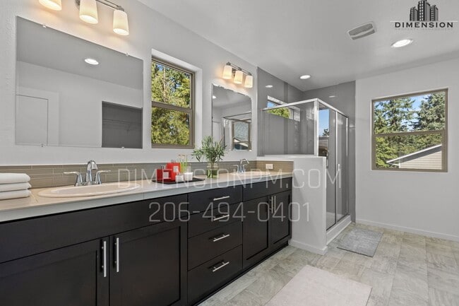 Building Photo - Kent Home