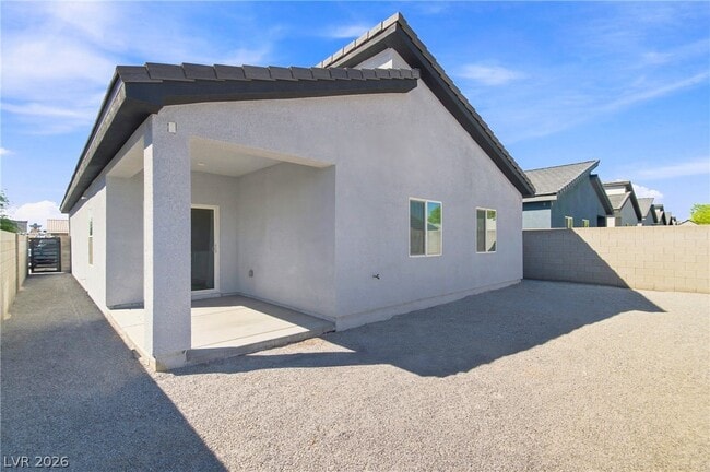Building Photo - 4060 E Welter Ave
