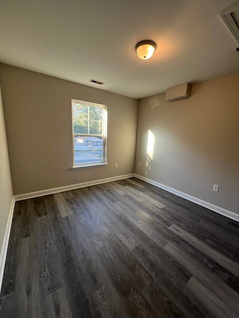 Building Photo - 916 Avon Ave