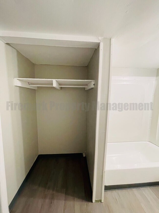 Building Photo - Move In Special: Half Off First Full Month...