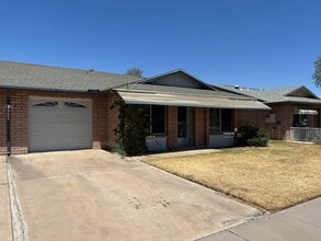 Building Photo - 55+ Single level home - Community Pool