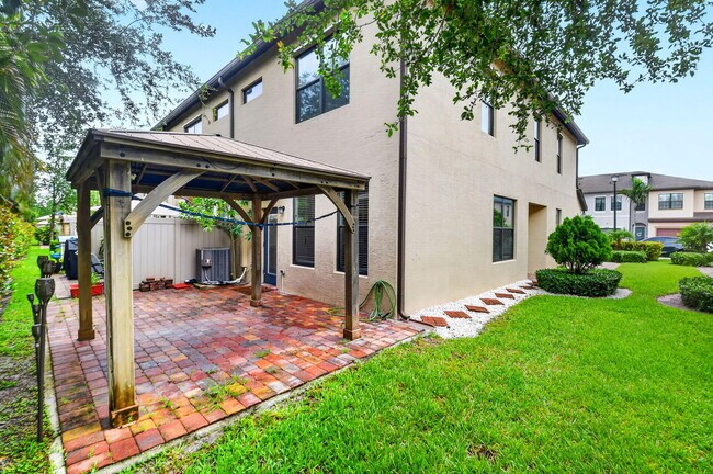 Building Photo - 2833 Troubadour St