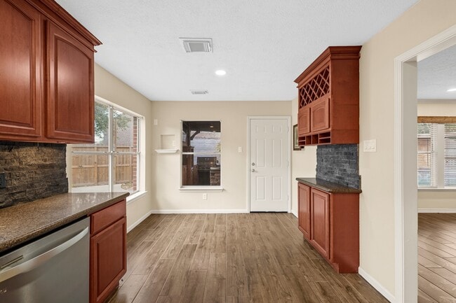 Building Photo - 2602 Cloverfield Ct