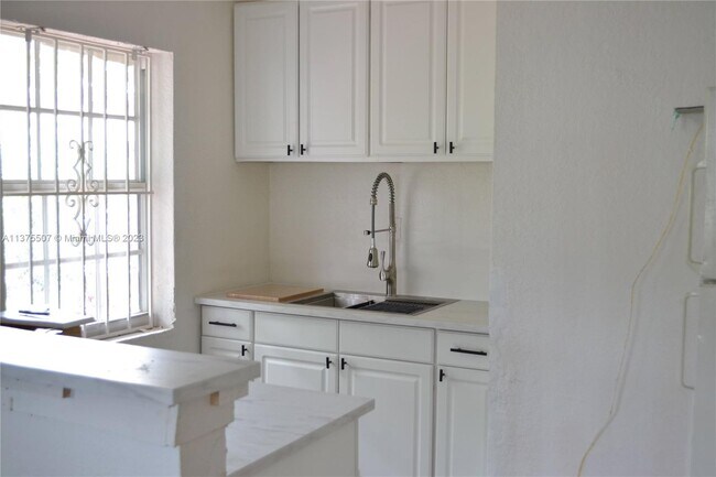 Building Photo - 2023 NE 169th St