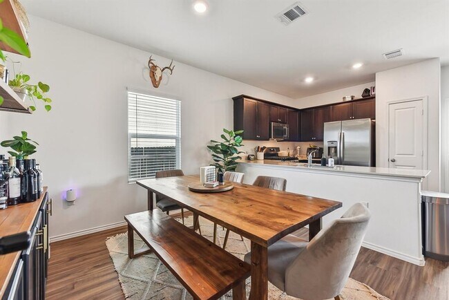 Building Photo - 5908 Eden Dr