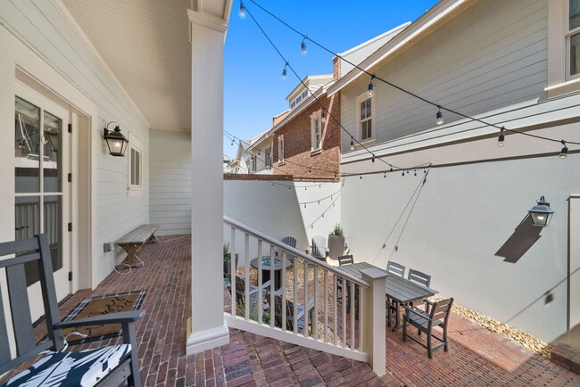 Building Photo - 49 Pleasant St