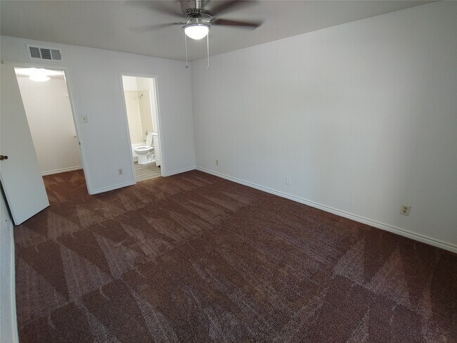 Building Photo - 9700 Leawood Blvd