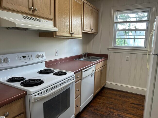 Building Photo - 5 Whitsett St