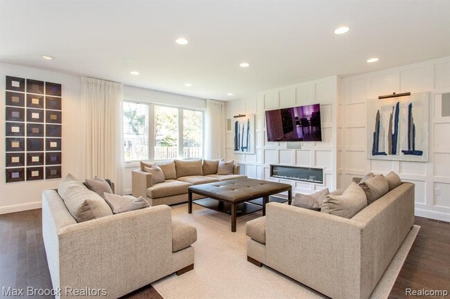 Building Photo - 25925 York Rd