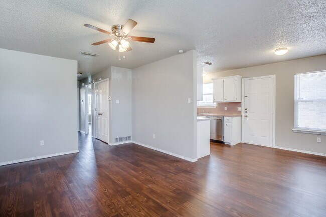 Building Photo - Updated 2/1/1 near LCU!