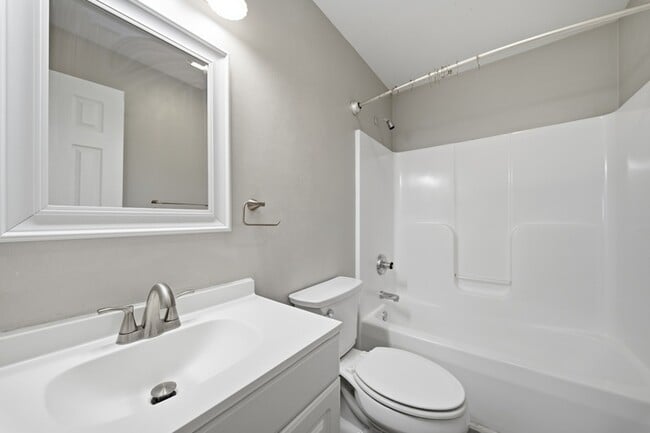 Building Photo - 613 Normandy St