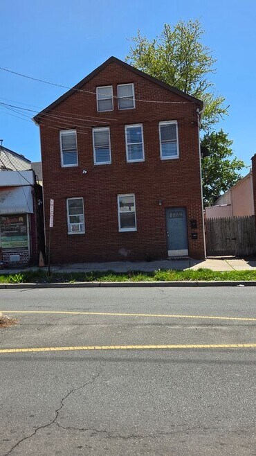 Building Photo - 62 Georges Rd