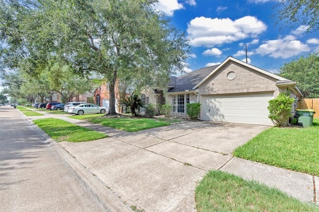Building Photo - 820 Portsmouth Dr