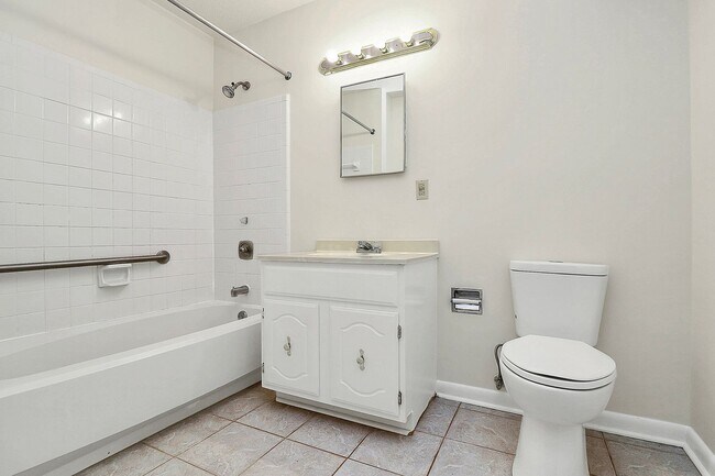 Building Photo - Rent Special on Adorable One Bedroom Condo in the Heathstead Community!