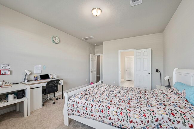 Building Photo - 104 Sea Glass Cv