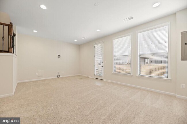 Building Photo - 42409 S Dogwood St