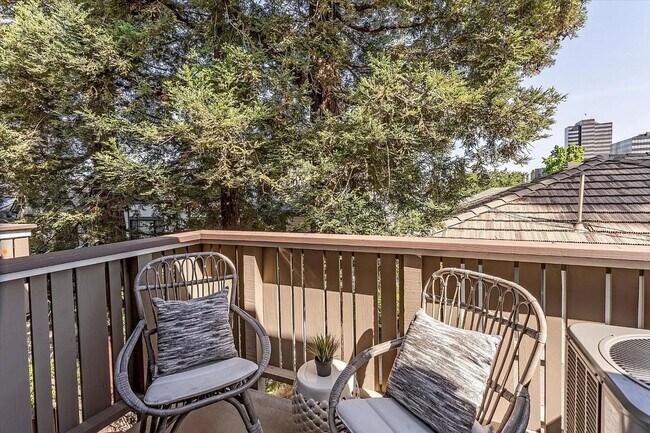 Building Photo - Bright Campbell Condo with Vaulted Ceilings & Private Balconies