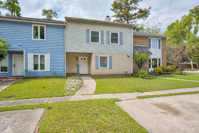 Building Photo - Fully Furnished Home