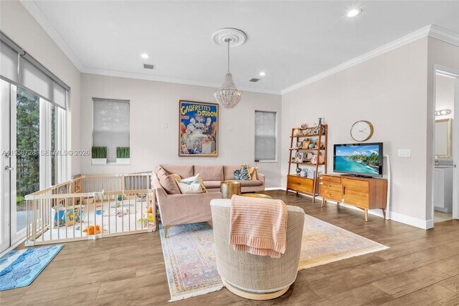 Building Photo - 545 Forest View Cir