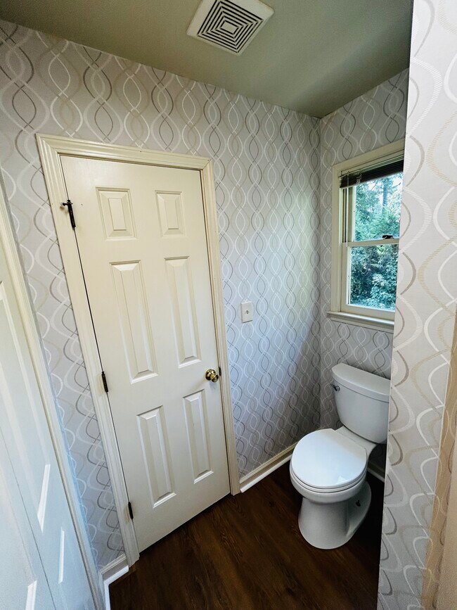 Building Photo - 709 Pineapple Pointe