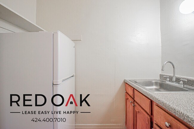 Building Photo - 246 S Kenmore Ave