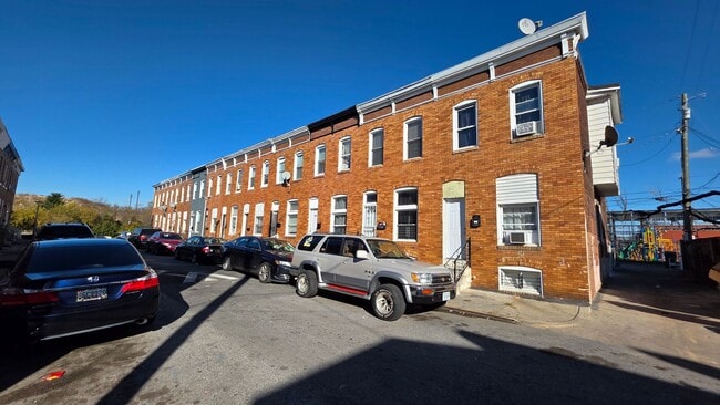 Building Photo - Beautiful Two Bedroom, Plus a Pass Through...