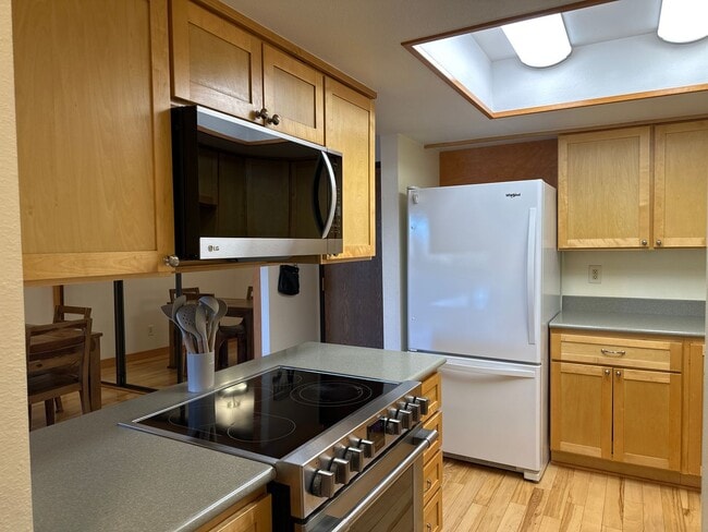 Building Photo - 1201 Denali St