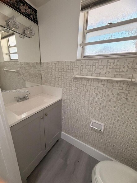 Building Photo - 20111 NE 27th Ct