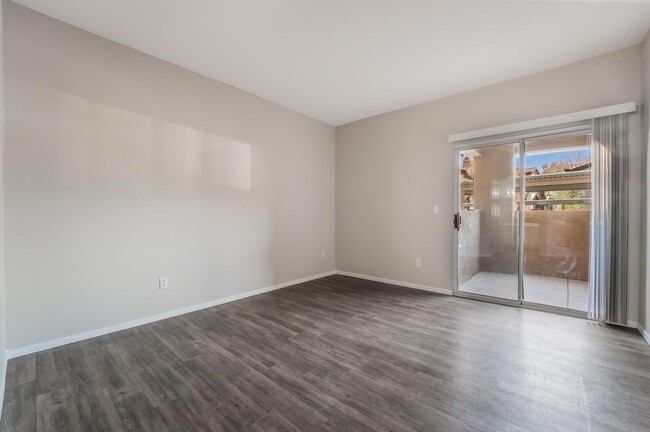 Building Photo - Amazing Remodeled Condo in guard gated Sed...