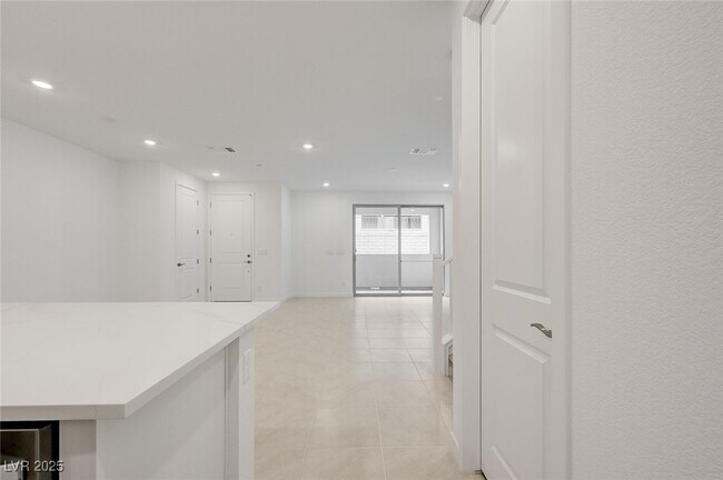 Building Photo - 2541 Monolith St