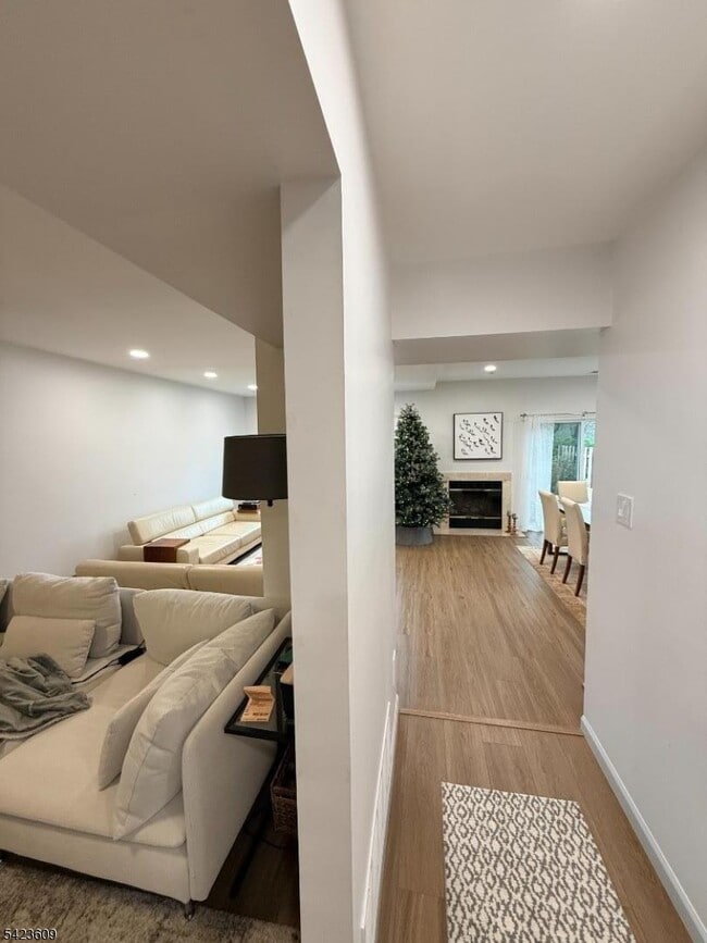 Building Photo - 22 Castle Ridge Dr