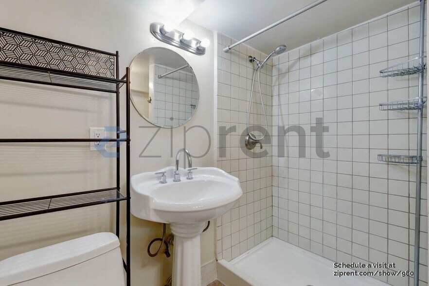 Building Photo - 364 N 9th St