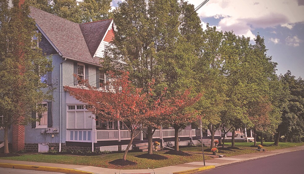 charm of small town living with urban amenity - 35 Maple Ave