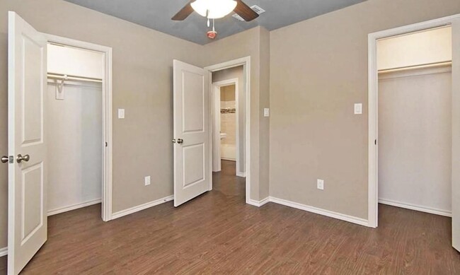 Building Photo - 3804 W Spurgeon St