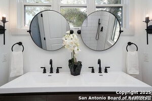 Building Photo - 419 N Mesquite St