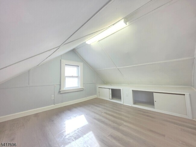 Building Photo - 8 Lincoln Ave