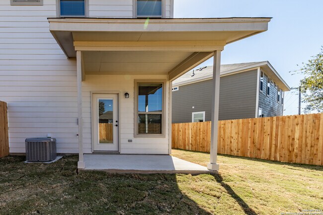 Building Photo - 10359 Lynwood Crk