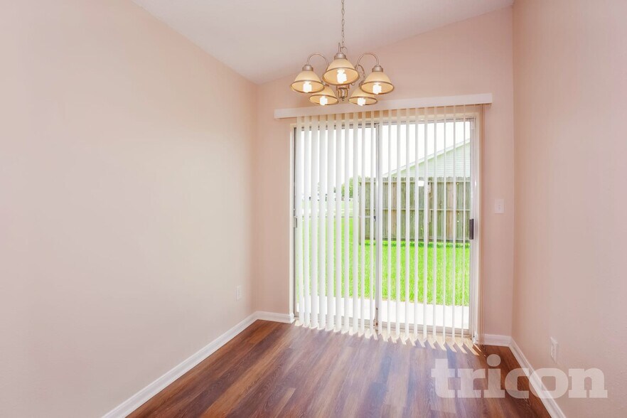 Building Photo - 3103 Kelling St