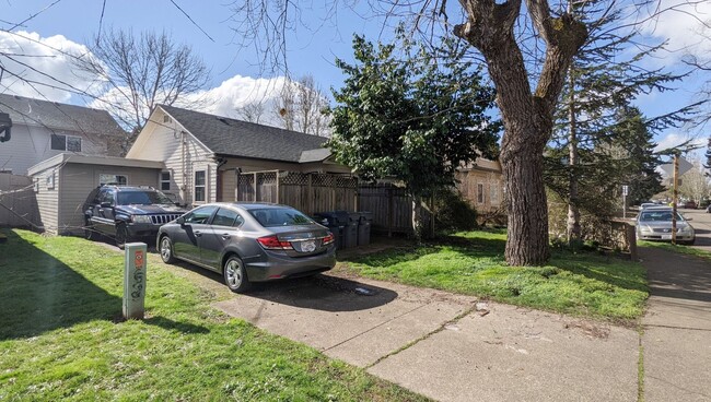 Primary Photo - West University 3 bedroom house with libra...