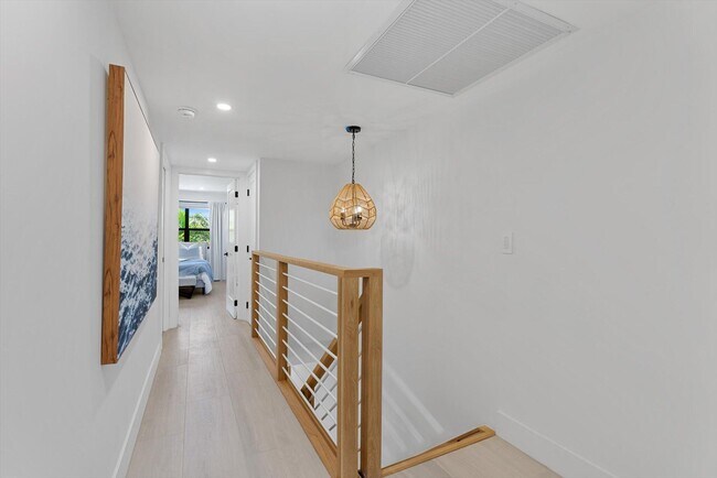 Building Photo - 1013 Bel Air Dr